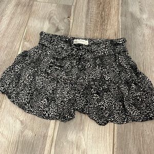 Black and white flowy shorts